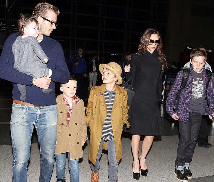 Семейство Бэкхемов Бэкхем с детьми и женой