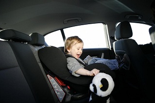 Ребенок в автомобиле Детское автокресло