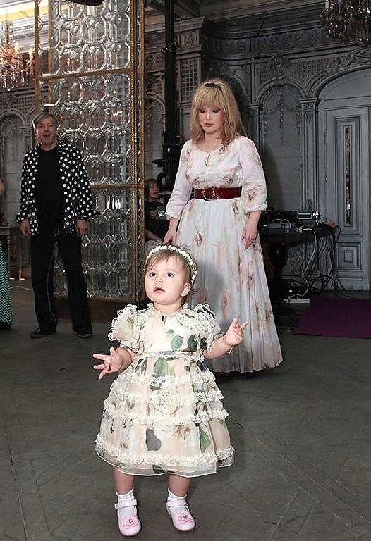 Дочь Пугачевой и Галкина - Лиза Лиза (дочь Пугачевой и Галкина)