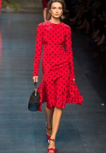 платье в горошек принт горошек