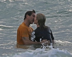 У Ким Бейсингер новый роман Ким Бейсингер и ее стилист