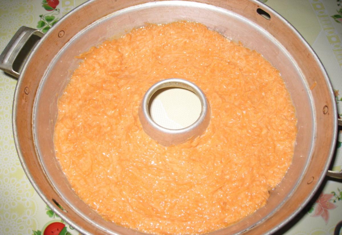 Последний этап приготовления морковной запеканки