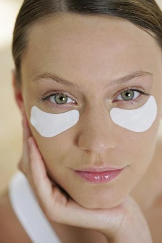 Увлажнение прежде всего Увлажняем под глазами